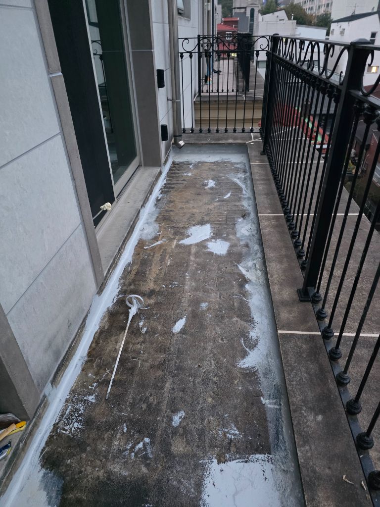 베란다 바닥 방수층 벗겨짐