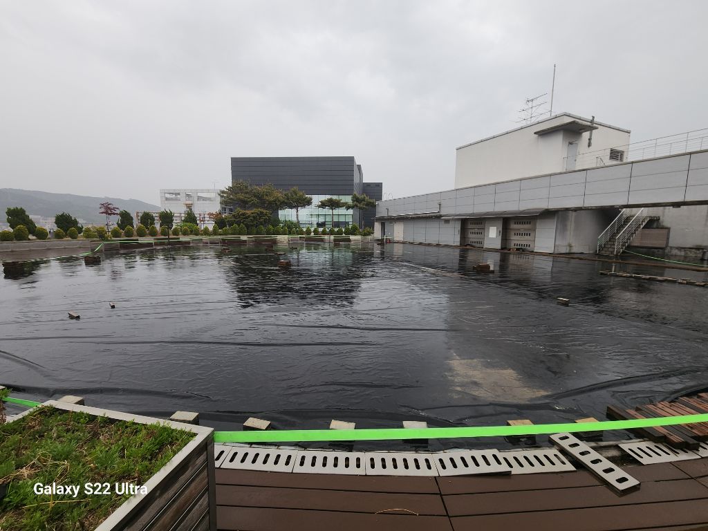 우천 상황 옥상 전경