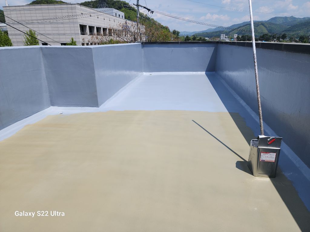 중정 공간 탑코트 마감